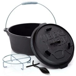 BBQ-Nerd© Dutch Oven "Professional" 9,0L Mit Ständer | Bereits Eingebrannt | Gusseisen Feuertopf Mit Deckel Und Integr. Bratpfanne und Deckelheber